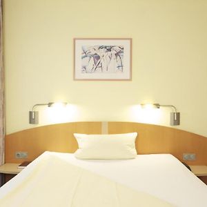 Zimmer mit Kingsize-Bett